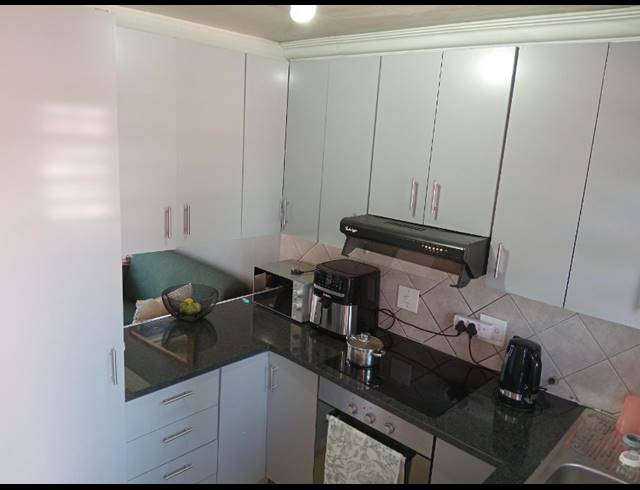 2 BEDROOM TOWNHOUSE FOR SALE IN ALBEMARLE